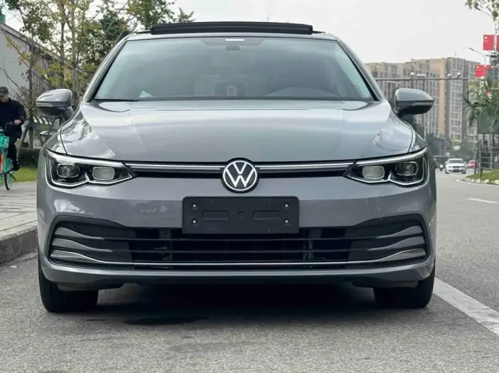 Volkswagen Golf 2023 Model 280TSI DSG Pro – фото 2