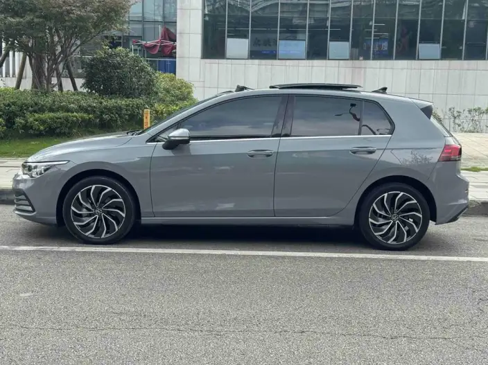 Volkswagen Golf 2023 Model 280TSI DSG Pro – фото 4