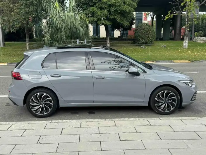 Volkswagen Golf 2023 Model 280TSI DSG Pro – фото 8
