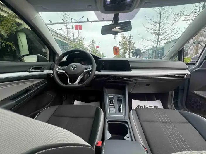 Volkswagen Golf 2023 Model 280TSI DSG Pro – фото 9