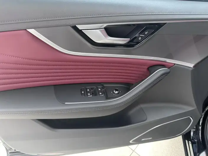 Hongqi HS5 2023 Model 2.0T Flag Xiang Pro Edition – фото 9