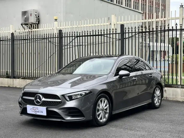 Mercedes-Benz A-class 2021 Model A 200 L Sports sedan Fashion Edition – фото 1