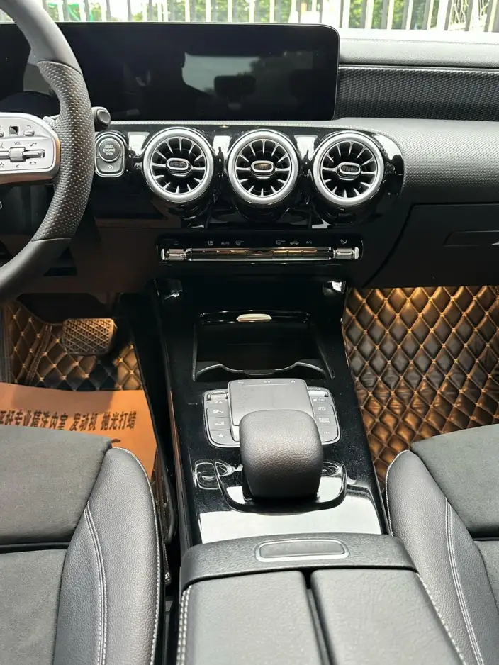Mercedes-Benz A-class 2021 Model A 200 L Sports sedan Fashion Edition – фото 10