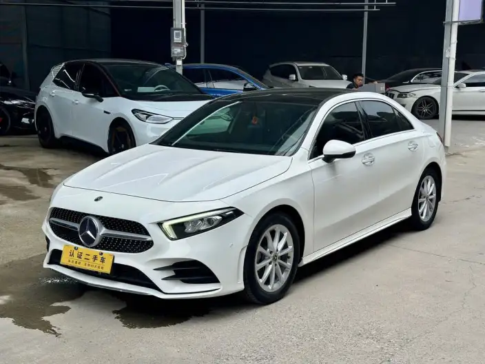 Mercedes-Benz A-class 2020 Model A 200 L Sports sedan – фото 1