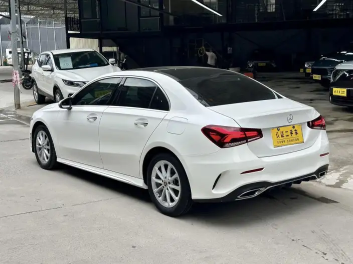 Mercedes-Benz A-class 2020 Model A 200 L Sports sedan – фото 4