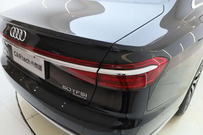 Audi A8 2021 Model A8L 50 TFSI quattro Comfort Model – фото 10
