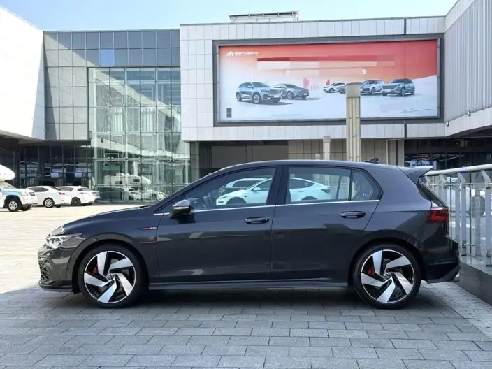 Volkswagen Golf GTI 2021 Model 380TSI DSG GTI – фото 4