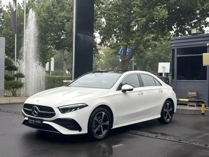 Mercedes-Benz A-class 2023 Model A 200 L Sports sedan Fashion Edition – фото 1