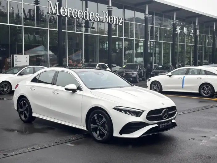 Mercedes-Benz A-class 2023 Model A 200 L Sports sedan Fashion Edition – фото 2