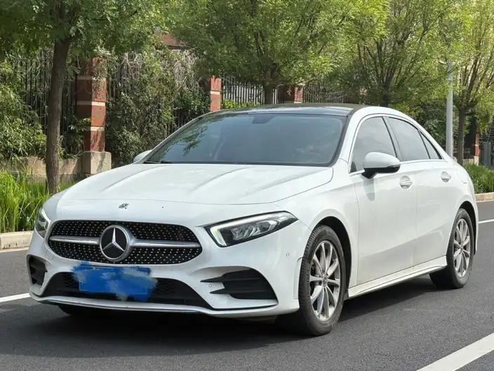 Mercedes-Benz A-class 2022 Model A 200 L Sports sedan Dynamic Edition – фото 1