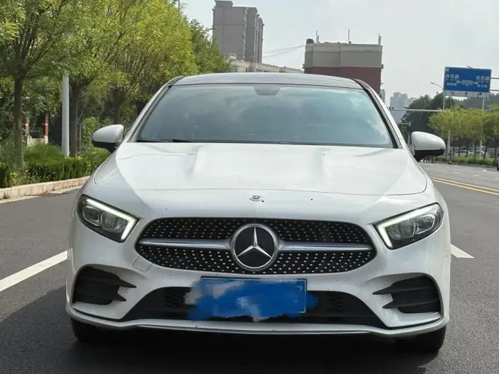 Mercedes-Benz A-class 2022 Model A 200 L Sports sedan Dynamic Edition – фото 2