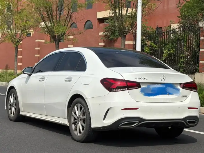 Mercedes-Benz A-class 2022 Model A 200 L Sports sedan Dynamic Edition – фото 5