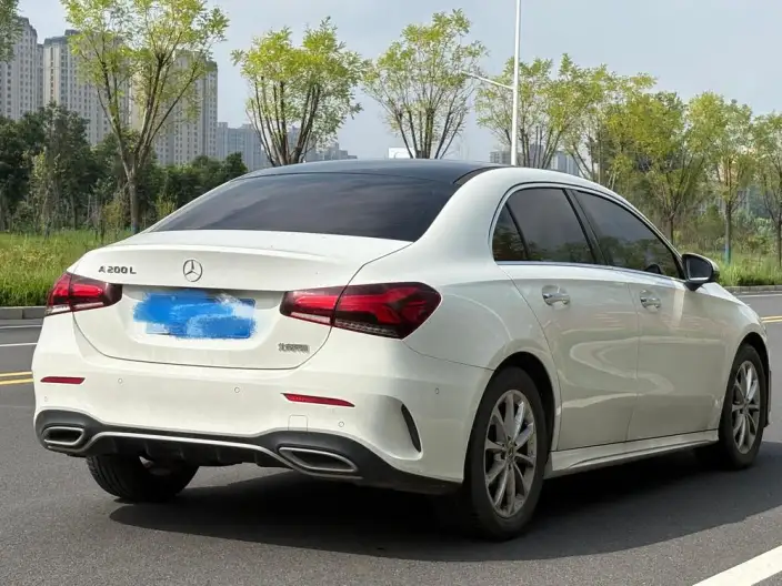 Mercedes-Benz A-class 2022 Model A 200 L Sports sedan Dynamic Edition – фото 7