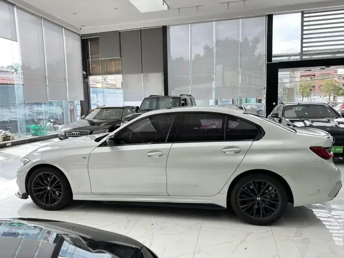 BMW 3 Series 2021 Model 325i M Sports Set – фото 4