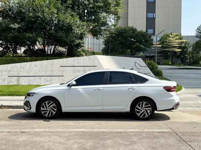 Volkswagen Lavida 2023 Model Facelift 1.5L Automatic Five million editions – фото 4