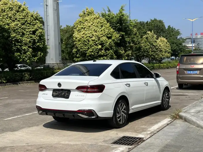 Volkswagen Lavida 2023 Model Facelift 1.5L Automatic Five million editions – фото 7