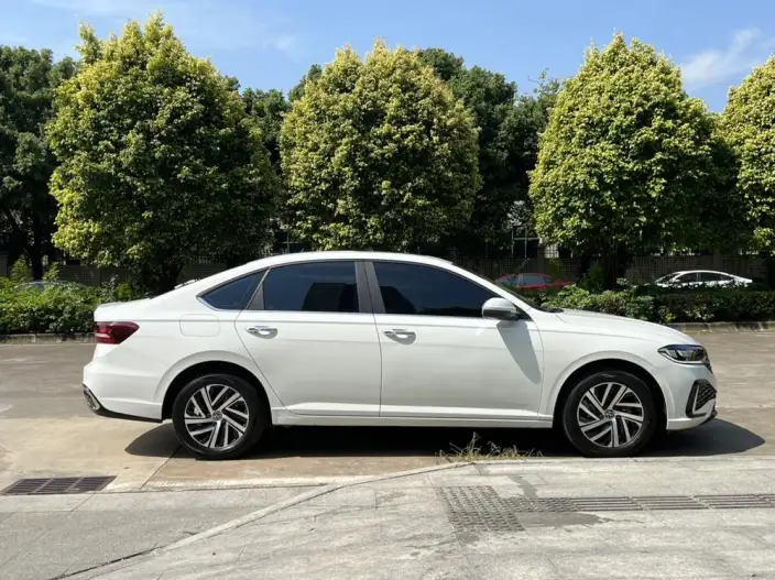 Volkswagen Lavida 2023 Model Facelift 1.5L Automatic Five million editions – фото 8