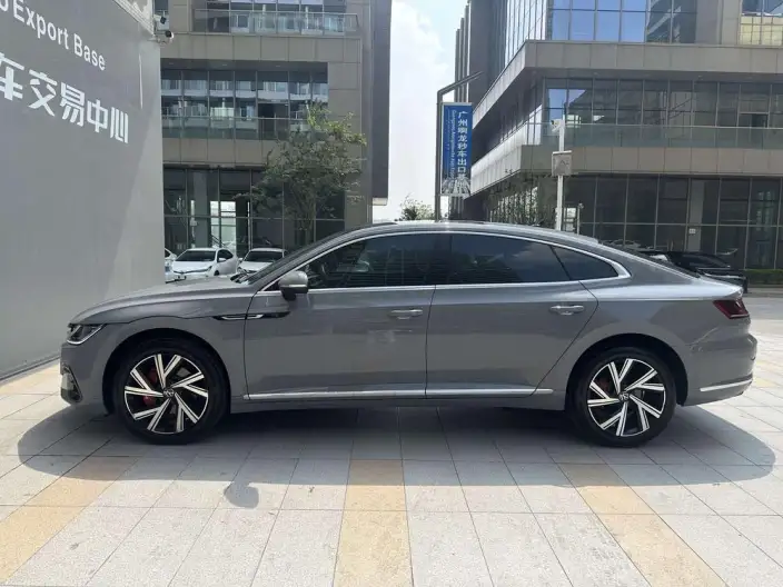 Volkswagen CC 2023 Model 330TSI Dazzling version – фото 3