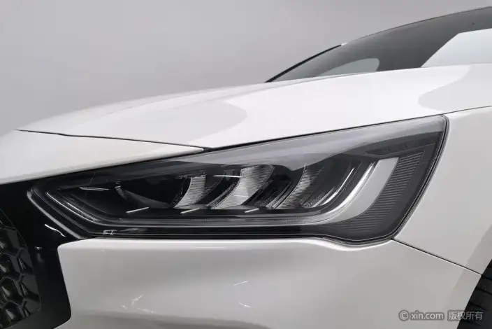 Ford Focus 2022 Model Sedan EcoBoost 180 Automatic ST Line – фото 7