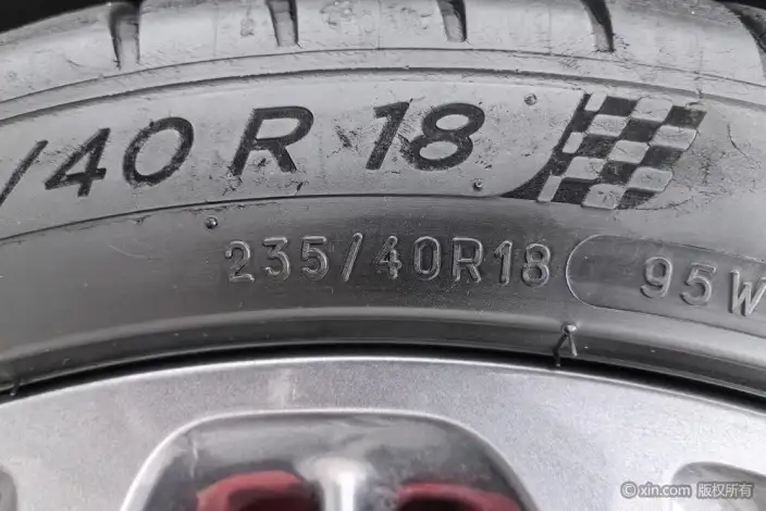 Ford Focus 2022 Model Sedan EcoBoost 180 Automatic ST Line – фото 9