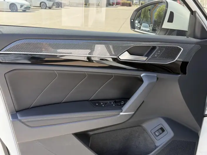 Volkswagen Tayron 2021 Model 380TSI 4WD Luxury Zhilian Edition Pro – фото 8
