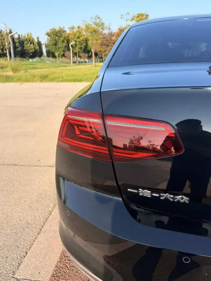 Volkswagen Magotan 2021 Model 330TSI DSG 30th Anniversary Memorial Edition – фото 8