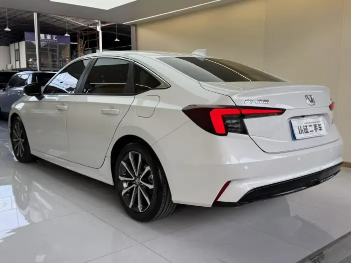 Model Ge 2023 Model 240TURBO CVT Deluxe Edition – фото 4