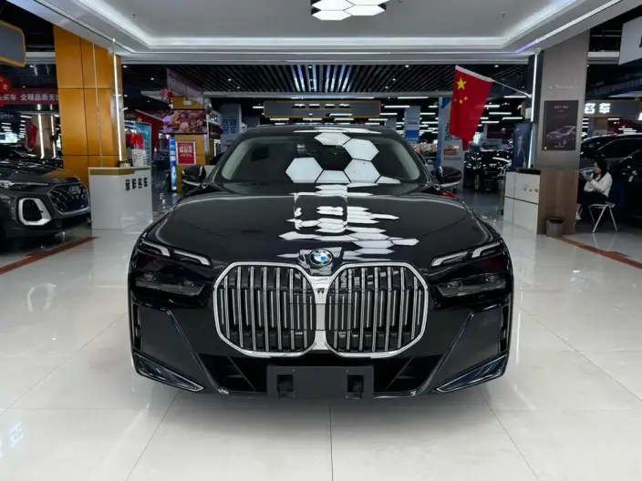 BMW 7 Series 2023 Model 735Li M Sports Set – фото 2