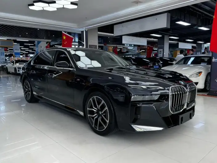 BMW 7 Series 2023 Model 735Li M Sports Set – фото 3