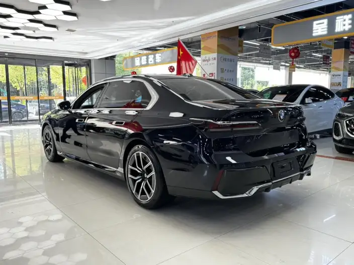 BMW 7 Series 2023 Model 735Li M Sports Set – фото 4