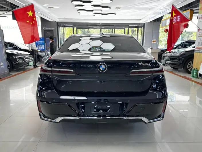 BMW 7 Series 2023 Model 735Li M Sports Set – фото 5