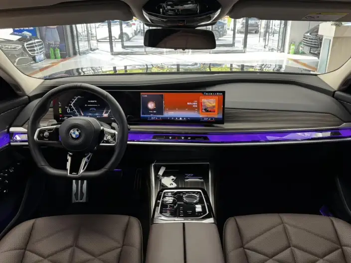 BMW 7 Series 2023 Model 735Li M Sports Set – фото 9