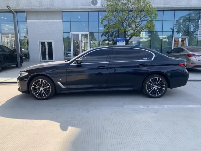 BMW 5 Series 2023 Model 530Li Leading Model M Sports Set – фото 3