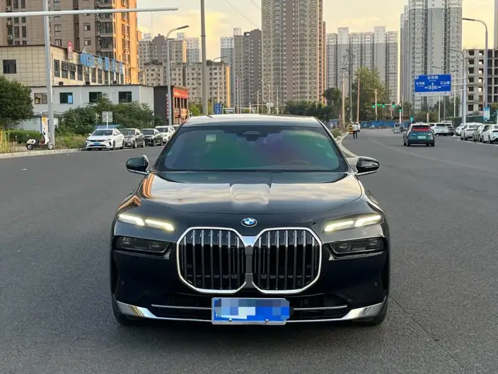 BMW 7 Series 2023 Model 735Li Luxury Set – фото 2