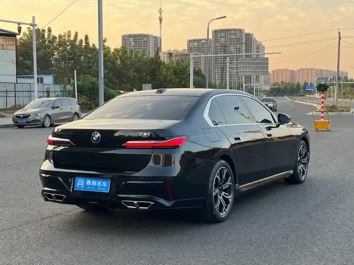 BMW 7 Series 2023 Model 735Li Luxury Set – фото 7