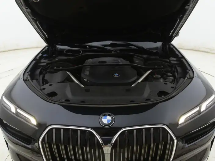 BMW 7 Series 2023 Model 735Li Luxury Set – фото 9