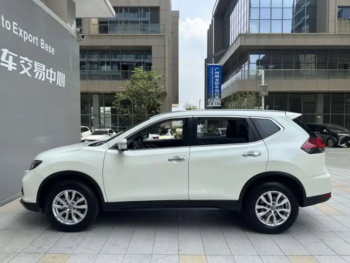 Nissan X-Trail 2023 Model Classic Edition 2.0L 2WD Smart Connect Premium
