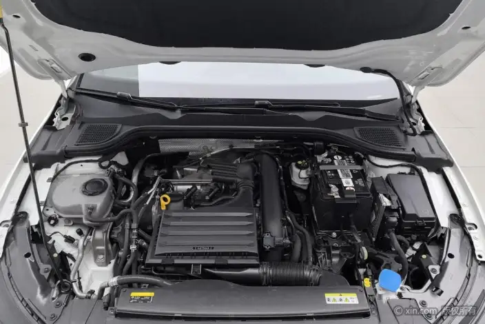 Volkswagen Golf 2023 Model 280TSI DSG R-Line Lite – фото 5