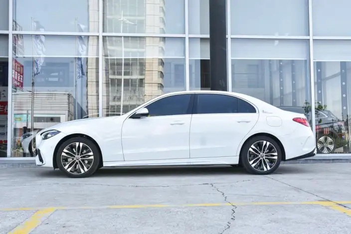Mercedes-Benz C-Class PHEV 2023 Model C 350 eL – фото 3