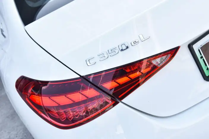 Mercedes-Benz C-Class PHEV 2023 Model C 350 eL – фото 8