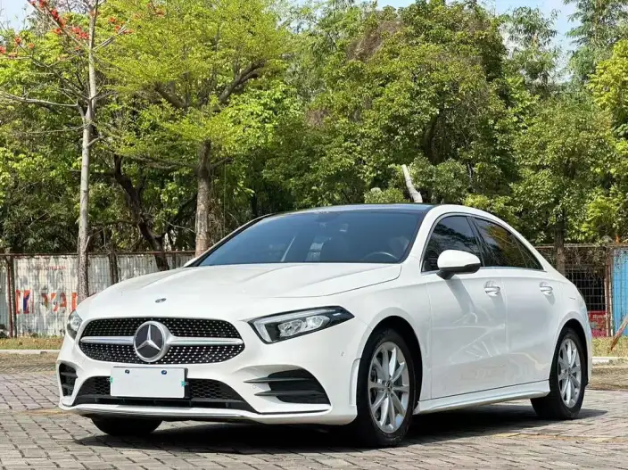 Mercedes-Benz A-class 2022 Model Facelift II A 200 L Sports sedan Fashion Edition – фото 1