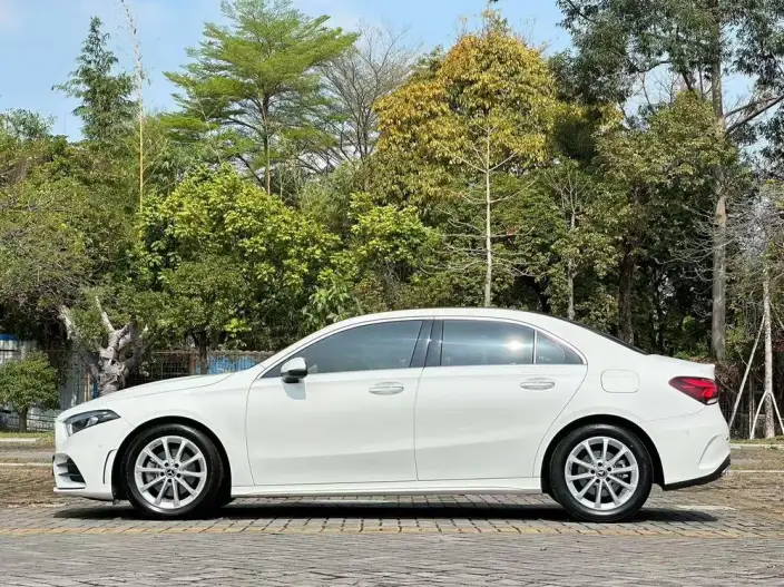 Mercedes-Benz A-class 2022 Model Facelift II A 200 L Sports sedan Fashion Edition – фото 4