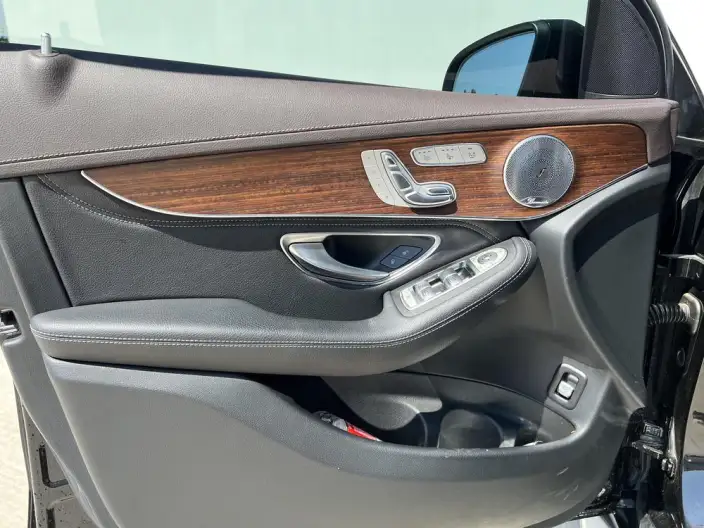 Mercedes-Benz GLC 2020 Model GLC 300 L 4MATIC Luxury Model – фото 10