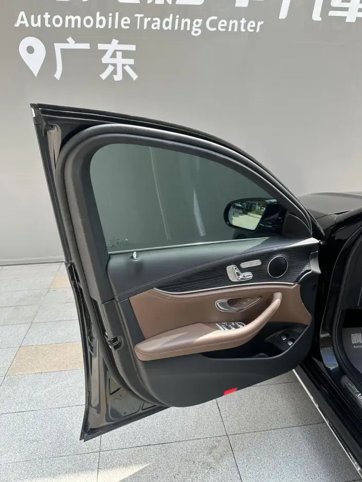 Mercedes-Benz E-Class PHEV 2023 Model E 350 e L Sports sedan – фото 3