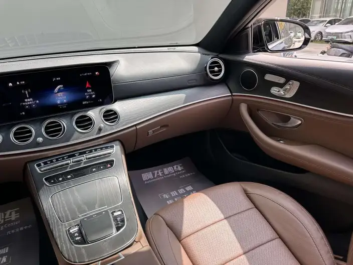 Mercedes-Benz E-Class PHEV 2023 Model E 350 e L Sports sedan – фото 9