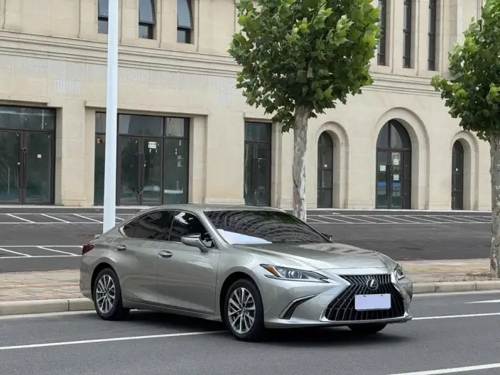 Lexus ES 2022 Model 300h Superior Edition