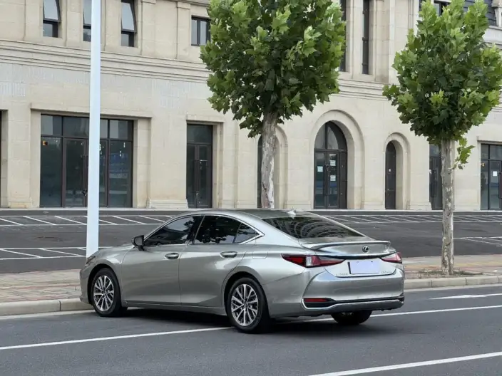 Lexus ES 2022 Model 300h Superior Edition – фото 5