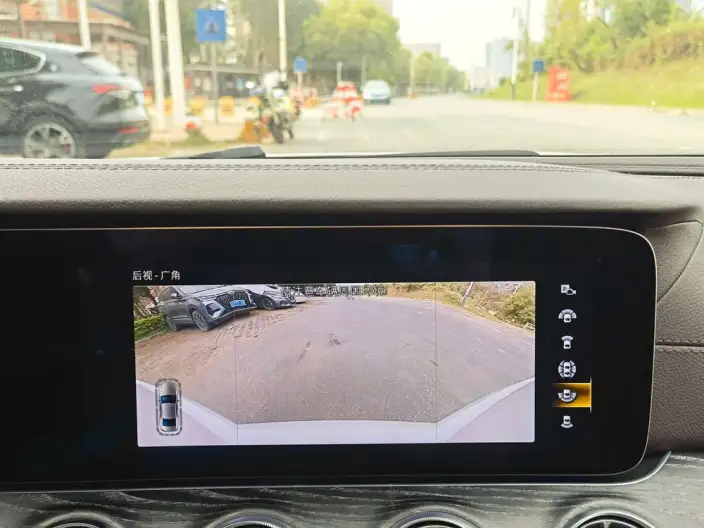 Mercedes-Benz CLS 2021 Model CLS 300 Luxury Model – фото 8