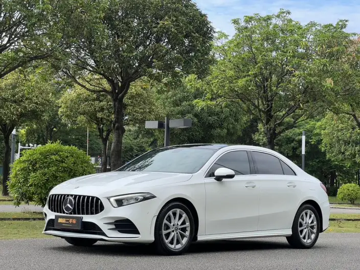 Mercedes-Benz A-class 2022 Model Facelift A 200 L Sports sedan Dynamic Edition – фото 1