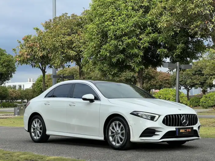 Mercedes-Benz A-class 2022 Model Facelift A 200 L Sports sedan Dynamic Edition – фото 3